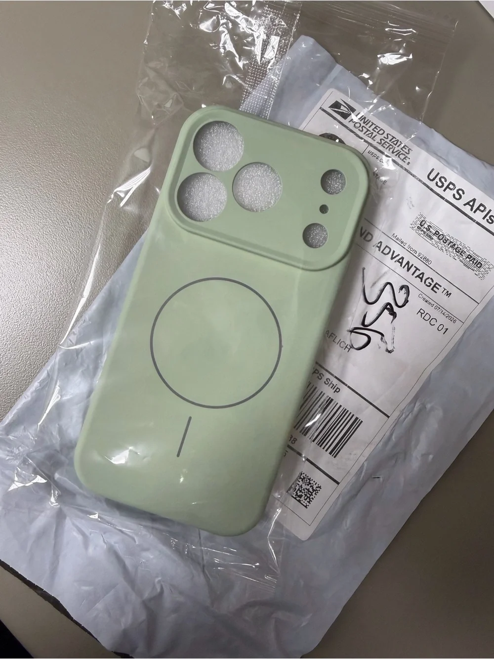 Apple Silicone MagSafe Case in Light Green